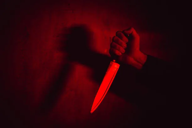 Homem flagra amante na cama e esfaqueia rival pelas costas no interior de Mato Grosso.
