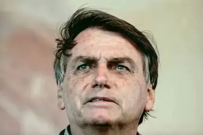 Defesa de Bolsonaro entrega armas à Polícia Federal por determinação de Moraes