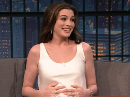 Aos 43 anos, Anne Hathaway revela se gravidez do 3º filho foi planejada