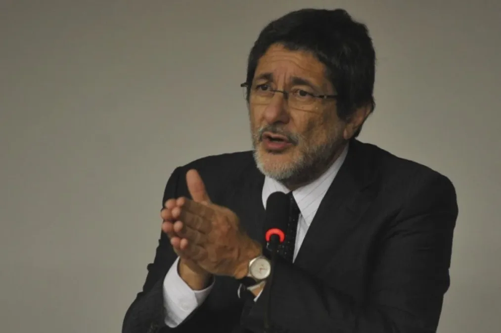 Lula escala ex-Petrobras para apresentar plano de governo a partidos