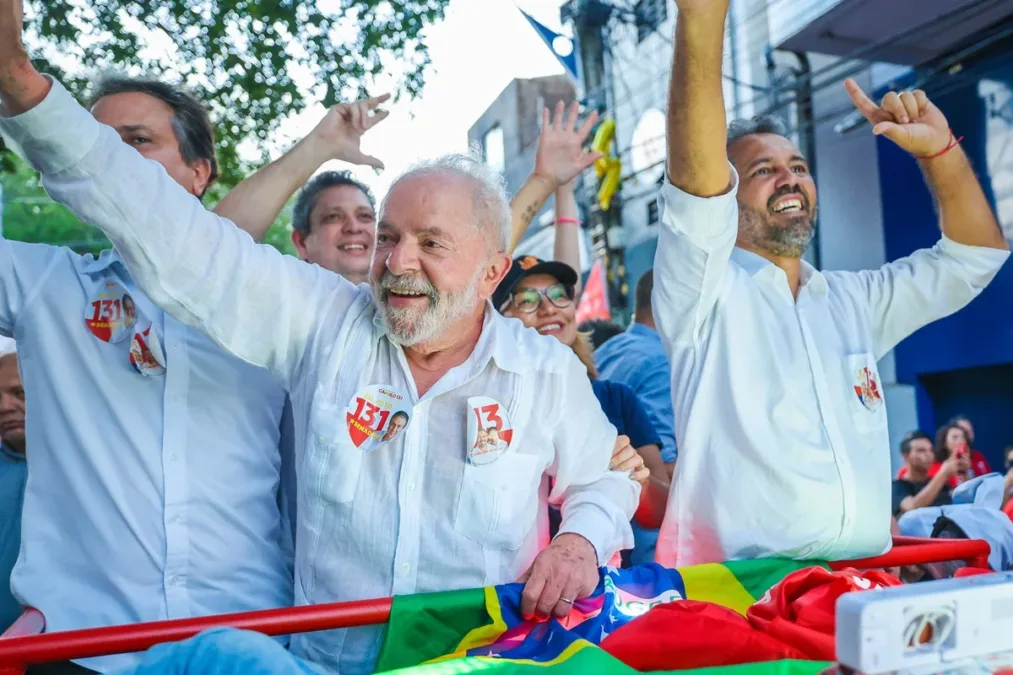 Lula intensifica ida a convenções para colar imagem nos aliados