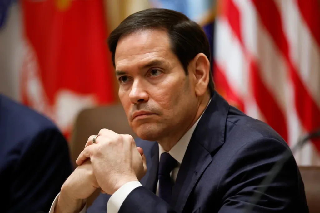 Marco Rubio pede que Cuba solte mais de 700 "presos políticos"