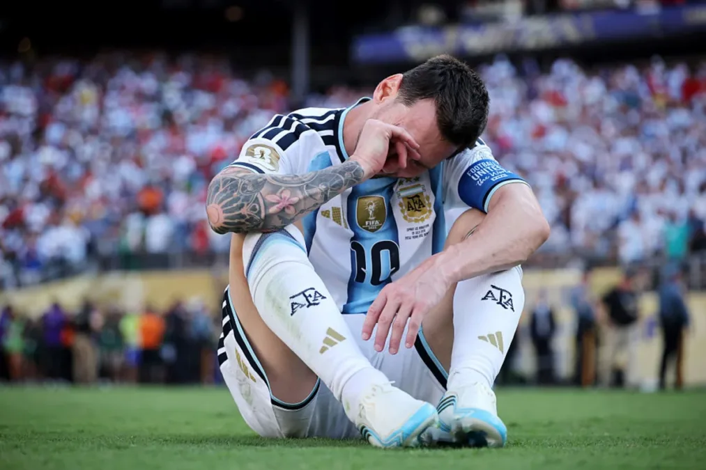 Messi cai em lágrimas após vice da Argentina na Copa do Mundo