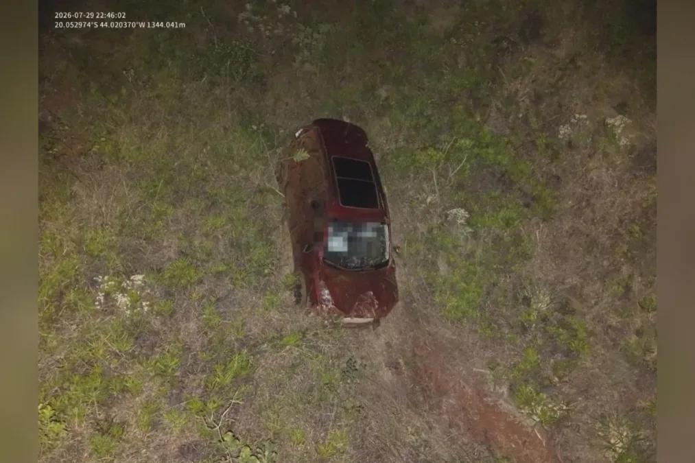 MG: mulher morre após carro cair em ribanceira na Serra do Rola Moça