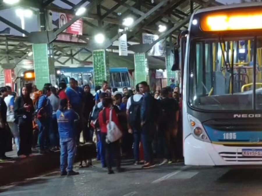 Adolescente de 14 anos é atropelado após correr para pista no Terminal Urbano de Rio Branco