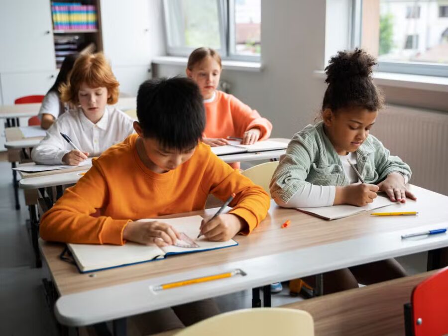 Bolsas de ensino médio para estudantes do Acre estão com inscrições abertas; veja como participar