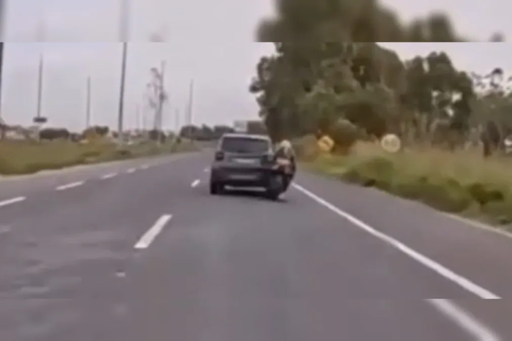 Motociclista morre após bater na traseira de carro na GO-020