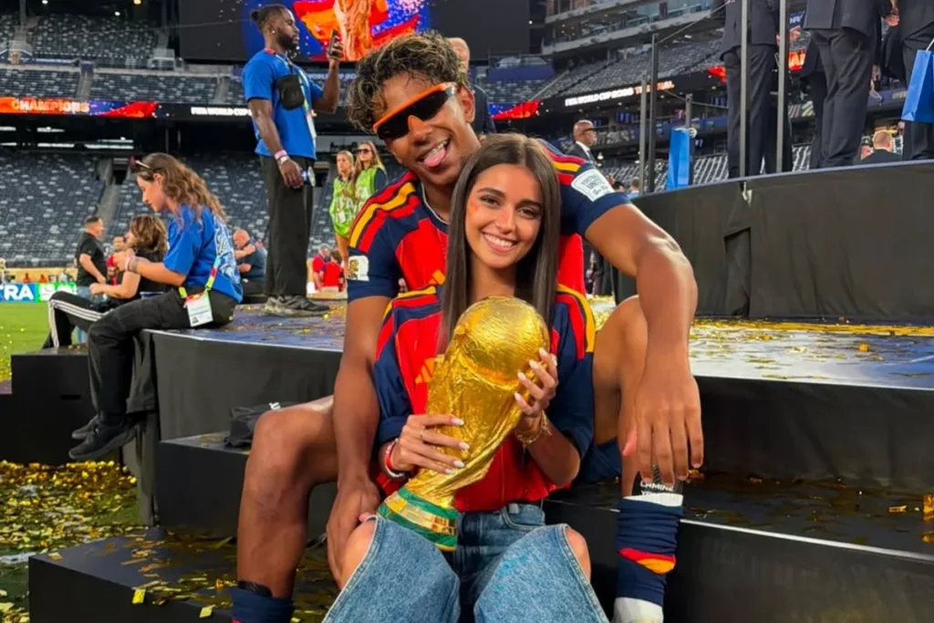 Namorada de Yamal se declara após final da Copa: "Você é campeão do mundo"