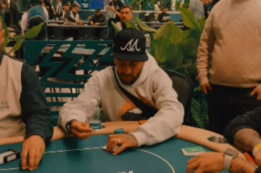 Neymar Jr. participa de torneio de pôquer pelo 2º dia consecutivo