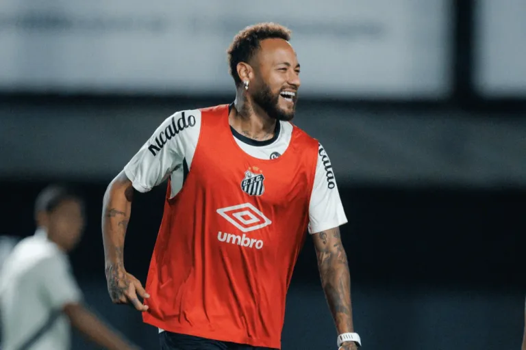 Neymar retorna ao Santos em último treino antes da Sul-Americana