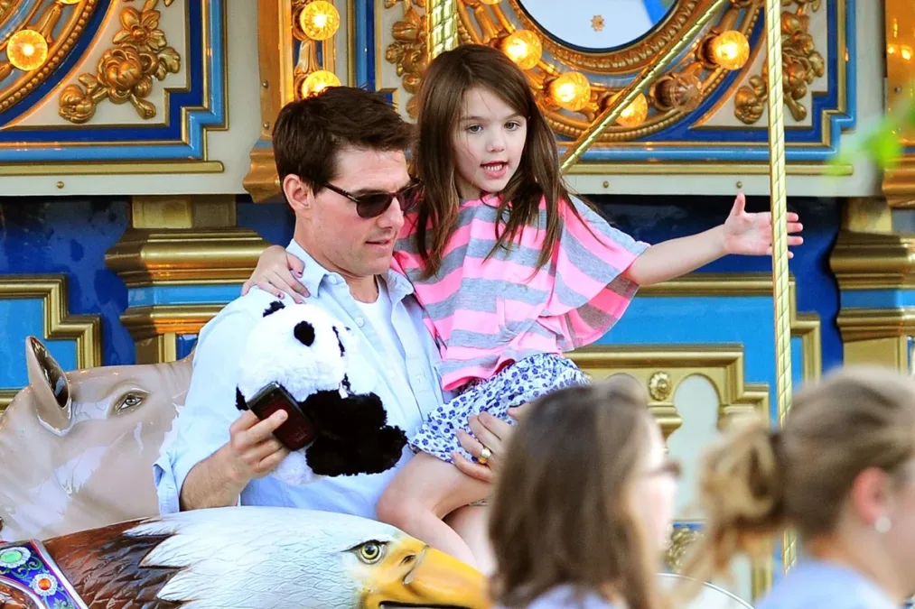 O que é Cientologia, religião ligada ao afastamento de Tom Cruise da filha