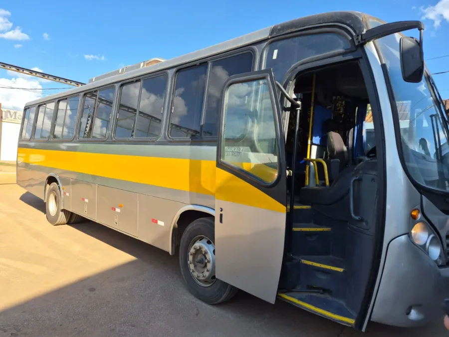 Deracre disponibiliza ônibus para Sena Madureira após desabamento da ponte; veja como será o transporte