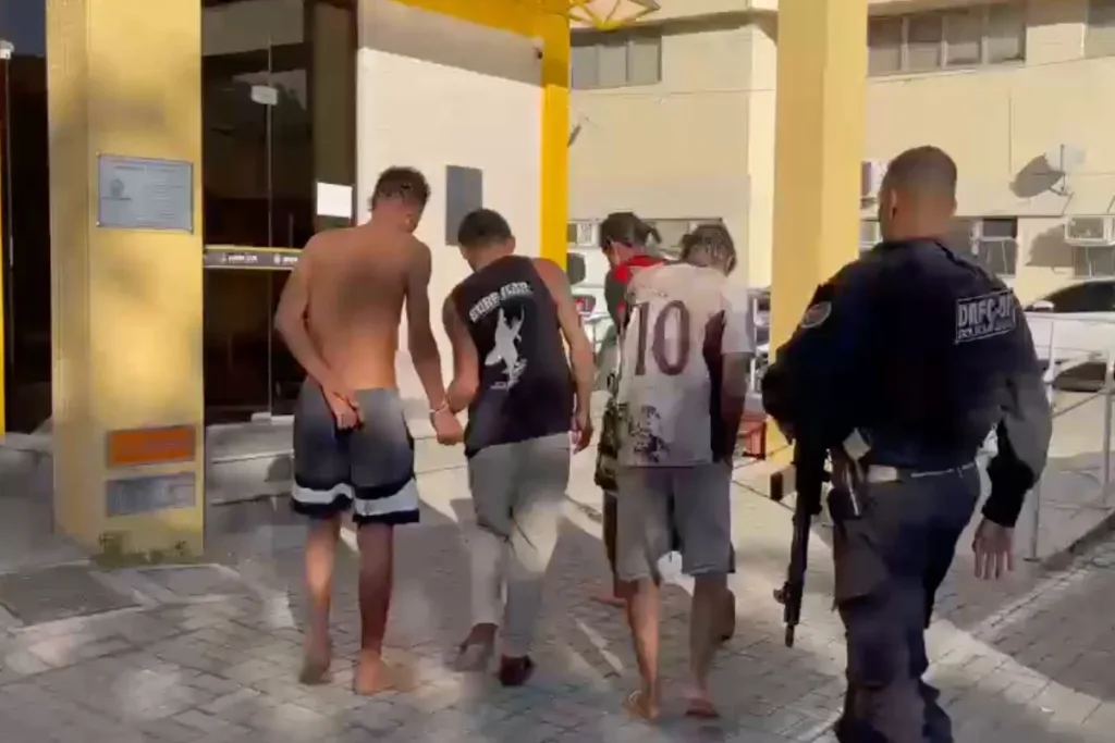 Operação prende 13 traficantes do CV em reduto comandado por Doca