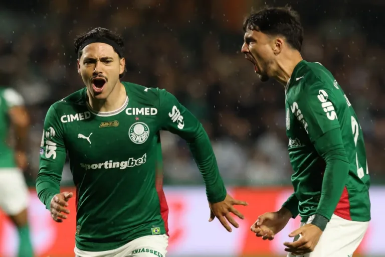 Palmeiras bate o Coritiba pelo Brasileiro e abre vantagem na liderança