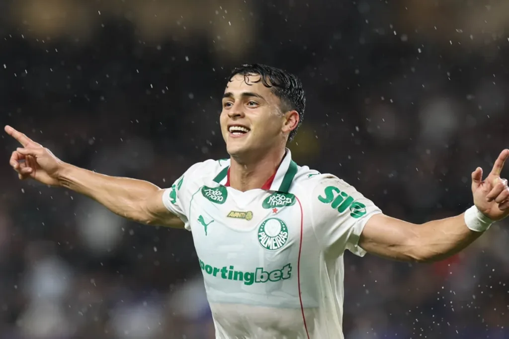 Palmeiras goleia o Vitória por 4 x 0 em jogo marcado por polêmicas