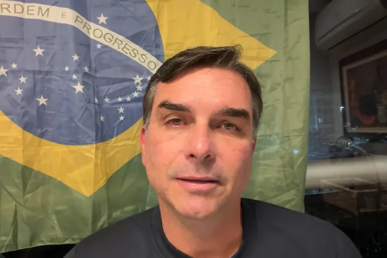 Patrimônio de Flávio chega a R$ 600 milhões, diz ex-líder de Bolsonaro