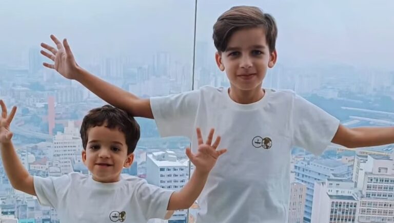 Mutirão odontológico solidário em prol dos irmãos Pedro e Tiago em clínica de pediatria.
