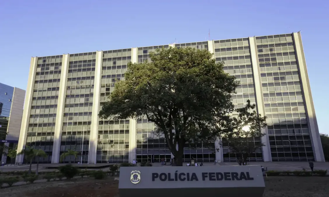 Operação da Polícia Federal mira esquema de lavagem de dinheiro do PCC e bloqueia R$ 10,4 bilhões