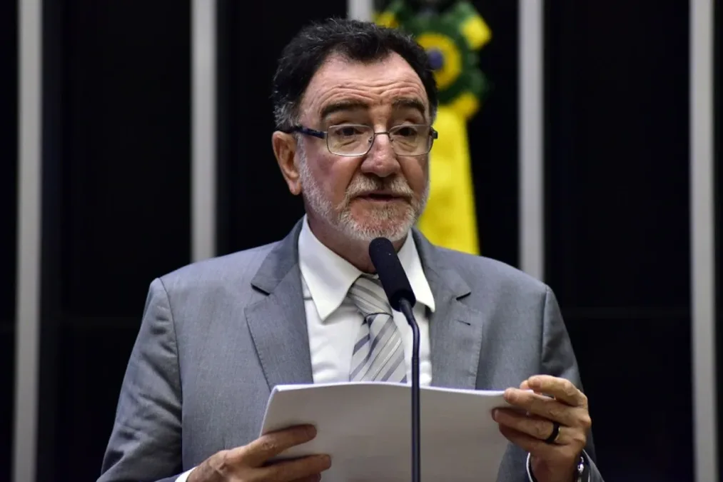 PT nacional força solução e petistas mineiros se sentem desmoralizados