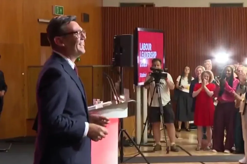 Reino Unido: Andy Burnham é o novo líder do Partido Trabalhista