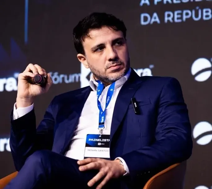 Áudio atribuído a Renan Santos expõe Nikolas Ferreira e vaza nas redes sociais.
