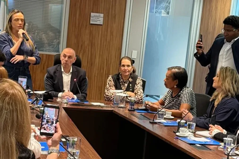 Republicanos bate o martelo e fecha apoio a Bia Kicis no Senado