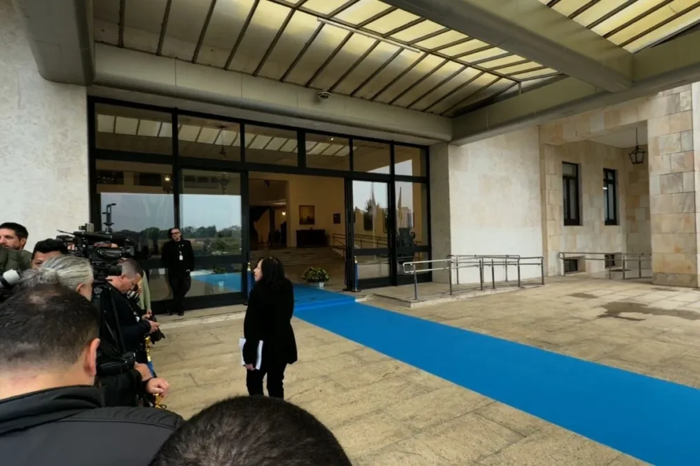 Tarcísio estende tapete azul para Milei antes da convenção de Flávio