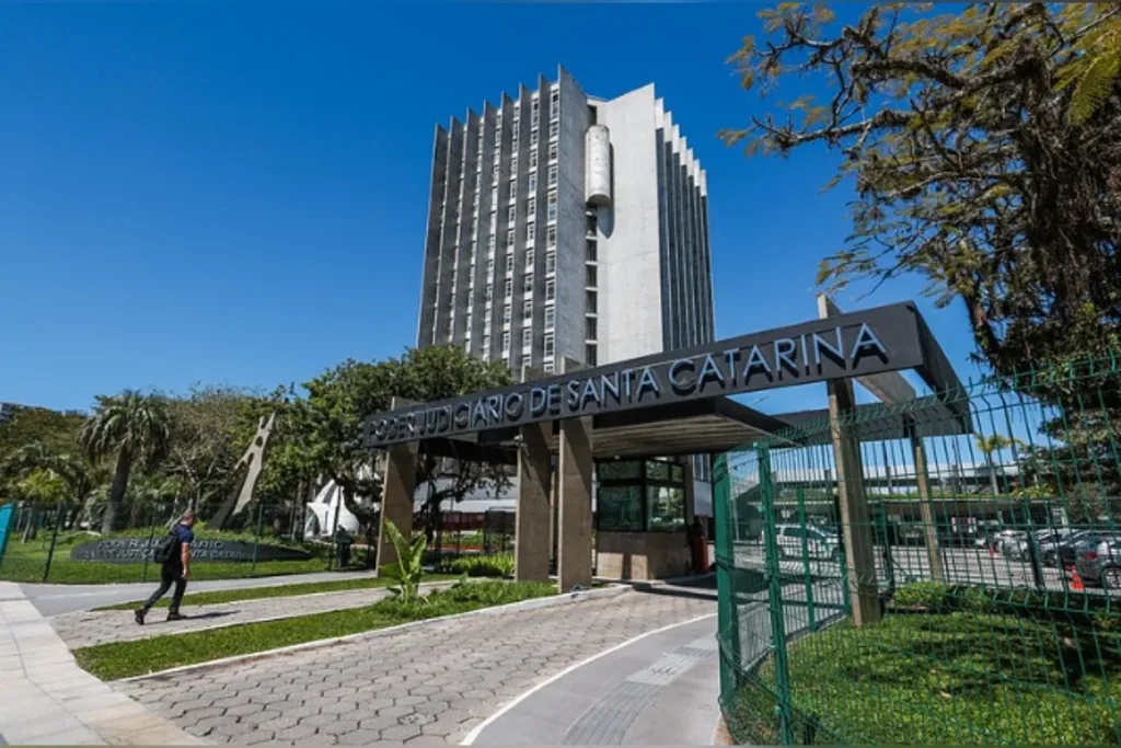 TJ condena hospital por deixar galho de árvore na coxa de paciente