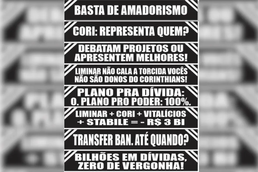 Torcida organizada do Corinthians protesta em jogo contra o Athletico