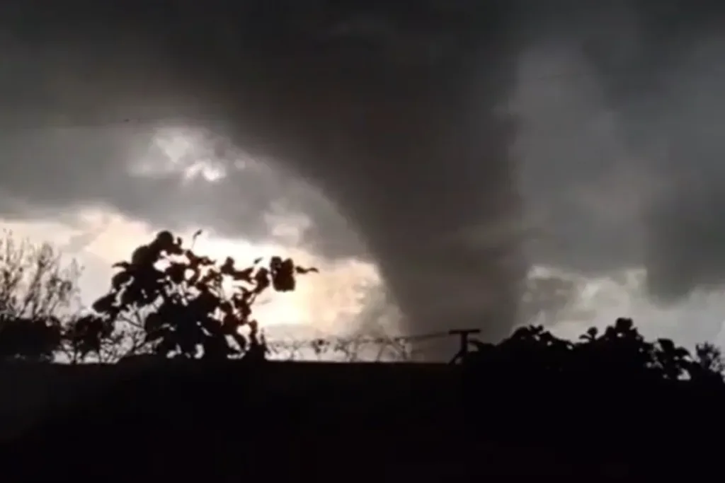Tornado atinge cidades do Rio Grande do Sul e deixa feridos