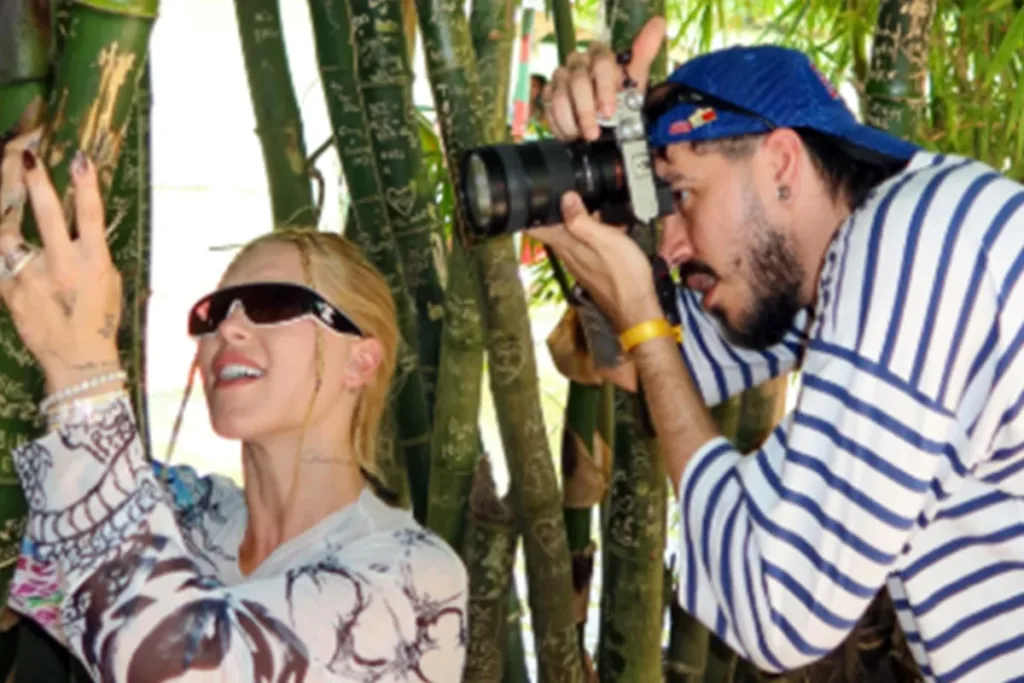 Virginia posta foto com "sósia" de Zé Felipe: "Onde aperta pra voltar?"