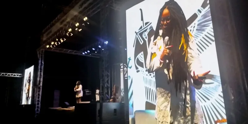 “Racismo foi reduzido a chamar alguém de macaco”, critica escritora
