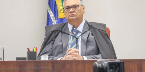 Dino determina afastamento do presidente do TCE do Maranhão