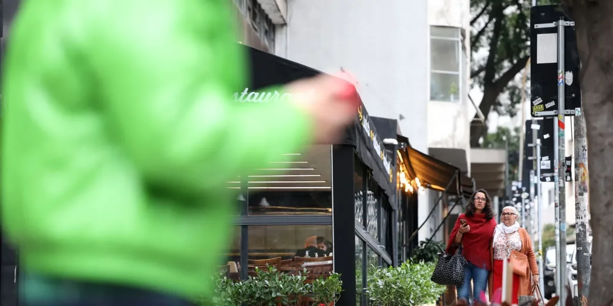 Frente fria leva chuva e ventania à capital paulista e áreas do estado