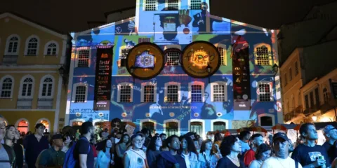 Flipelô começa em Salvador com música, poesia e grande participação