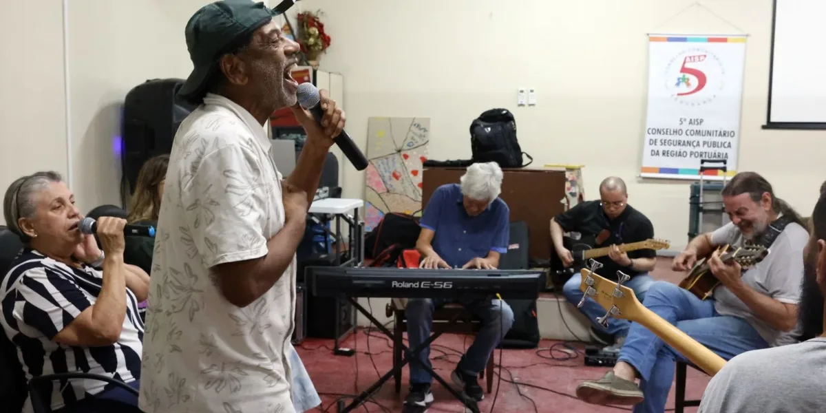 Com 25 anos, grupo musical de pacientes psiquiátricos lança novo álbum