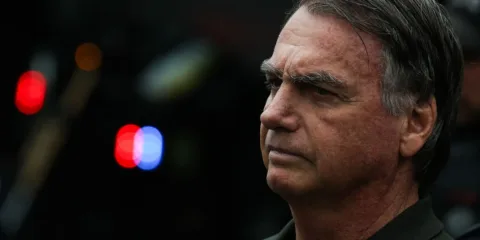 Bolsonaro pede ao STF para se consultar com a nora, que é dentista