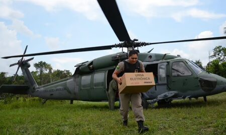 Militares vão transportar urnas e equipes eleitorais em áreas isoladas do AC.