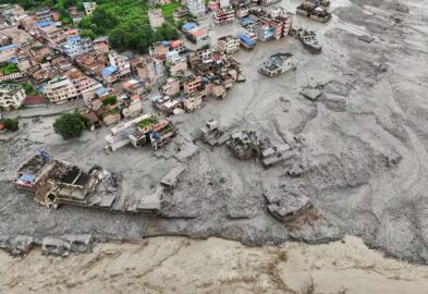 Avalanche no Nepal e Tibete provoca enxurrada e destruição.
