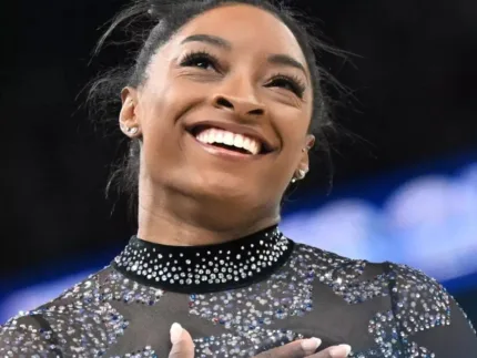 Vem aí? Simone Biles visita antiga academia e aumenta rumores sobre retorno à ginástica