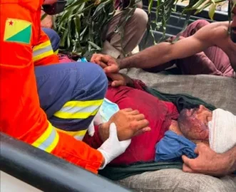 Trabalhador fica gravemente ferido apos ser atingido na cabeça no Rio Macauã no Acre.