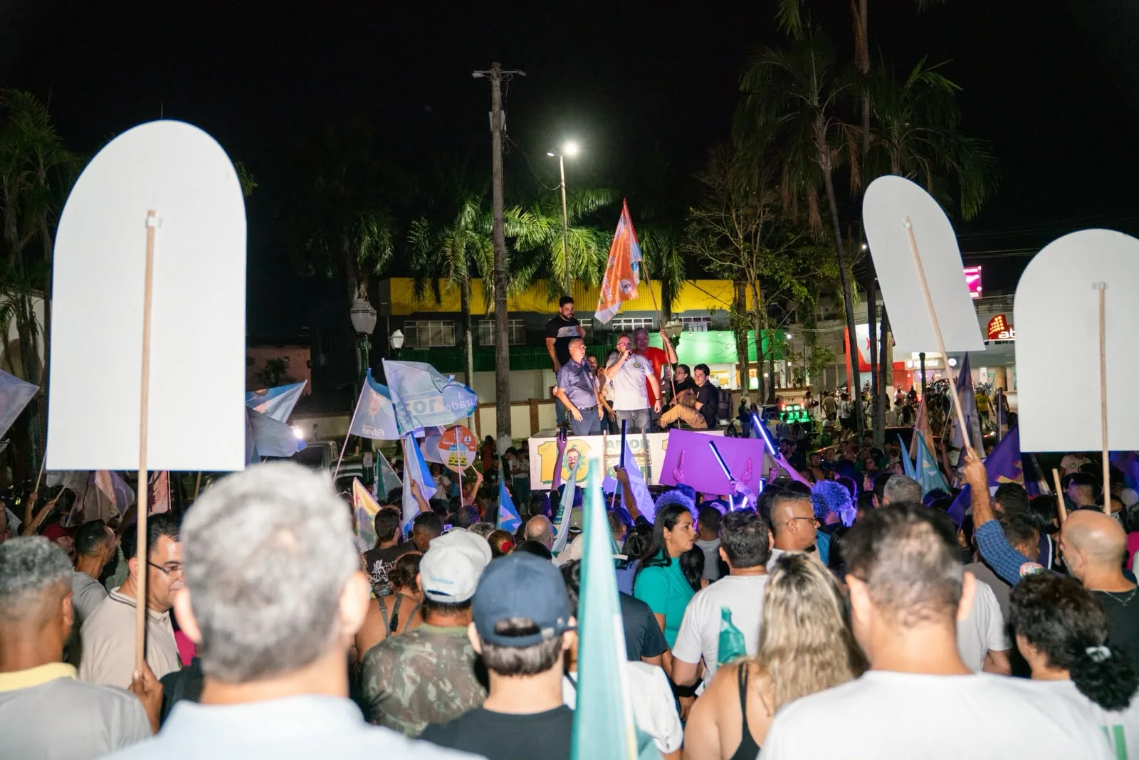 Alan discurso com evento lotado.