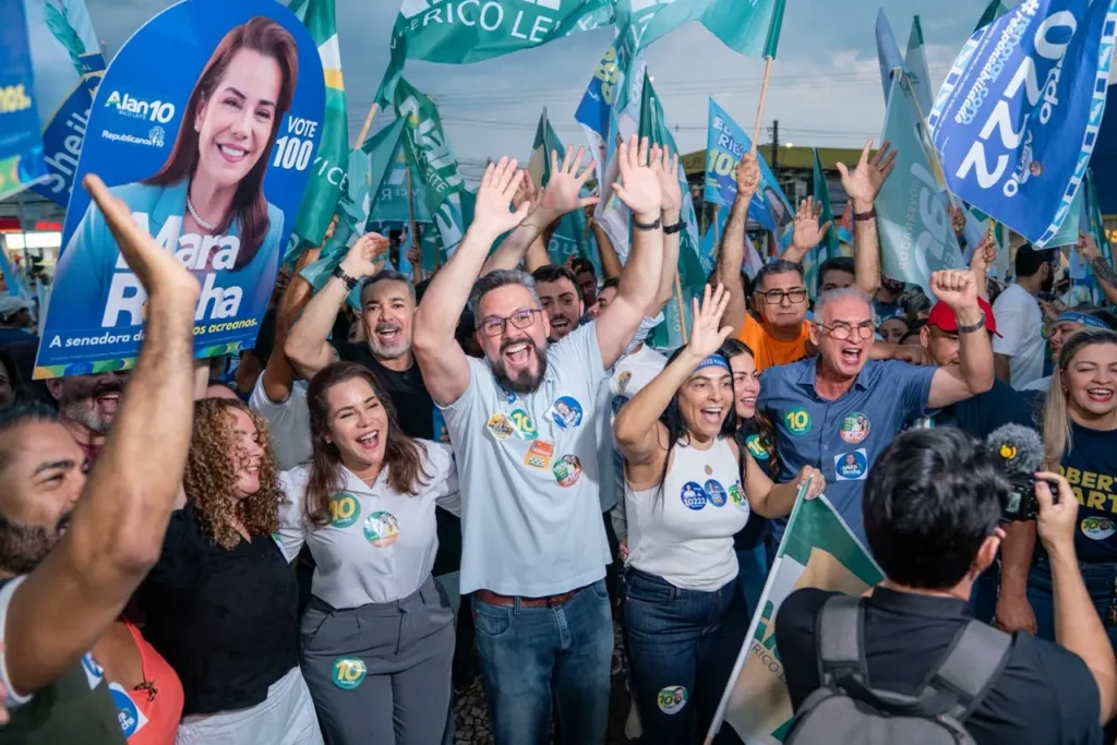 Multidão recebe Alan Rick na inauguração do comitê em Rio Branco