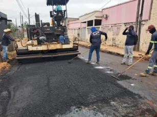 Asfaltamento da Rua Antônio Carlos Pereira em Sena Madureira