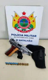 Pistola calibre .380 com 13 munições é apreendida pelo 8º BPM na estrada entre Sena Madureira e Manoel Urbano.