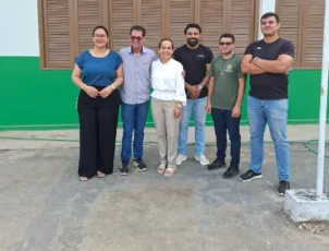 Aula prática de Citologia no laboratório da Escola Dom Júlio Mattioli