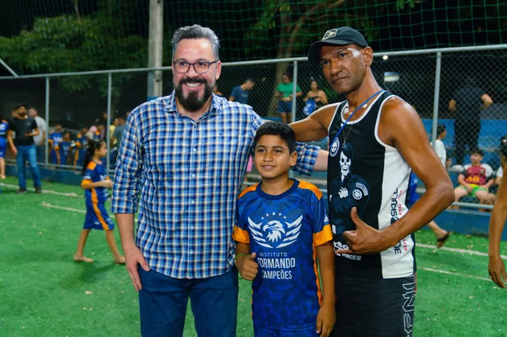 Baixada da Sobral passa a contar com Escolinha Léo Moura viabilizada por recursos de Alan Rick.
