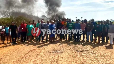 Colisao frontal e incendio entre carretas deixam mortos na BR 364.