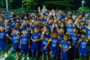 Baixada da Sobral passa a contar com Escolinha Léo Moura viabilizada por recursos de Alan Rick.