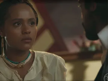 Omar se declara e beija Alika em “A Nobreza do Amor”; Tonho fica enciumado